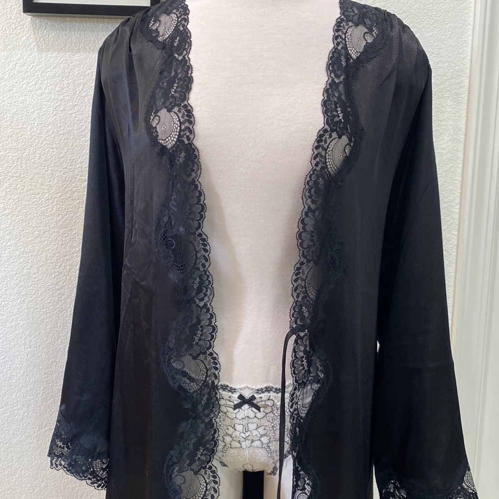 Frederick’s of Hollywood robe-POCKETS